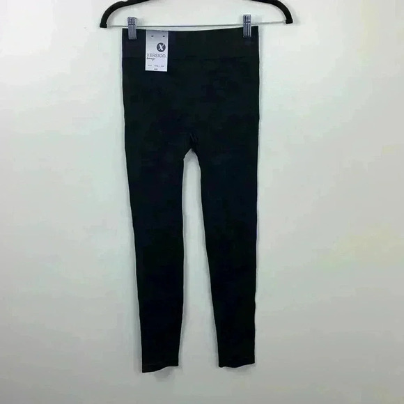 🆕NWT Xersion black camo leggings size small - Picture 1 of 7